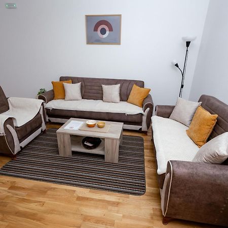 Elegant Escape Podgorica Appartement Buitenkant foto