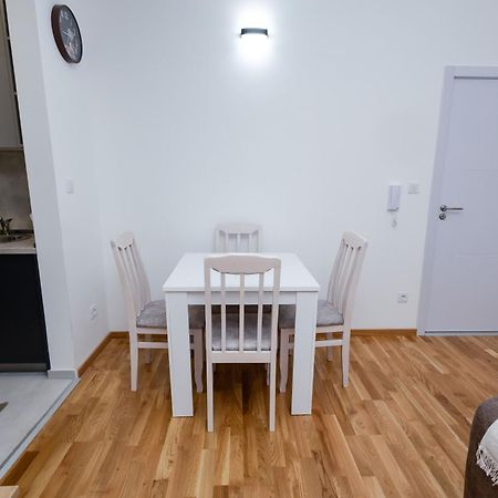 Elegant Escape Podgorica Appartement Buitenkant foto