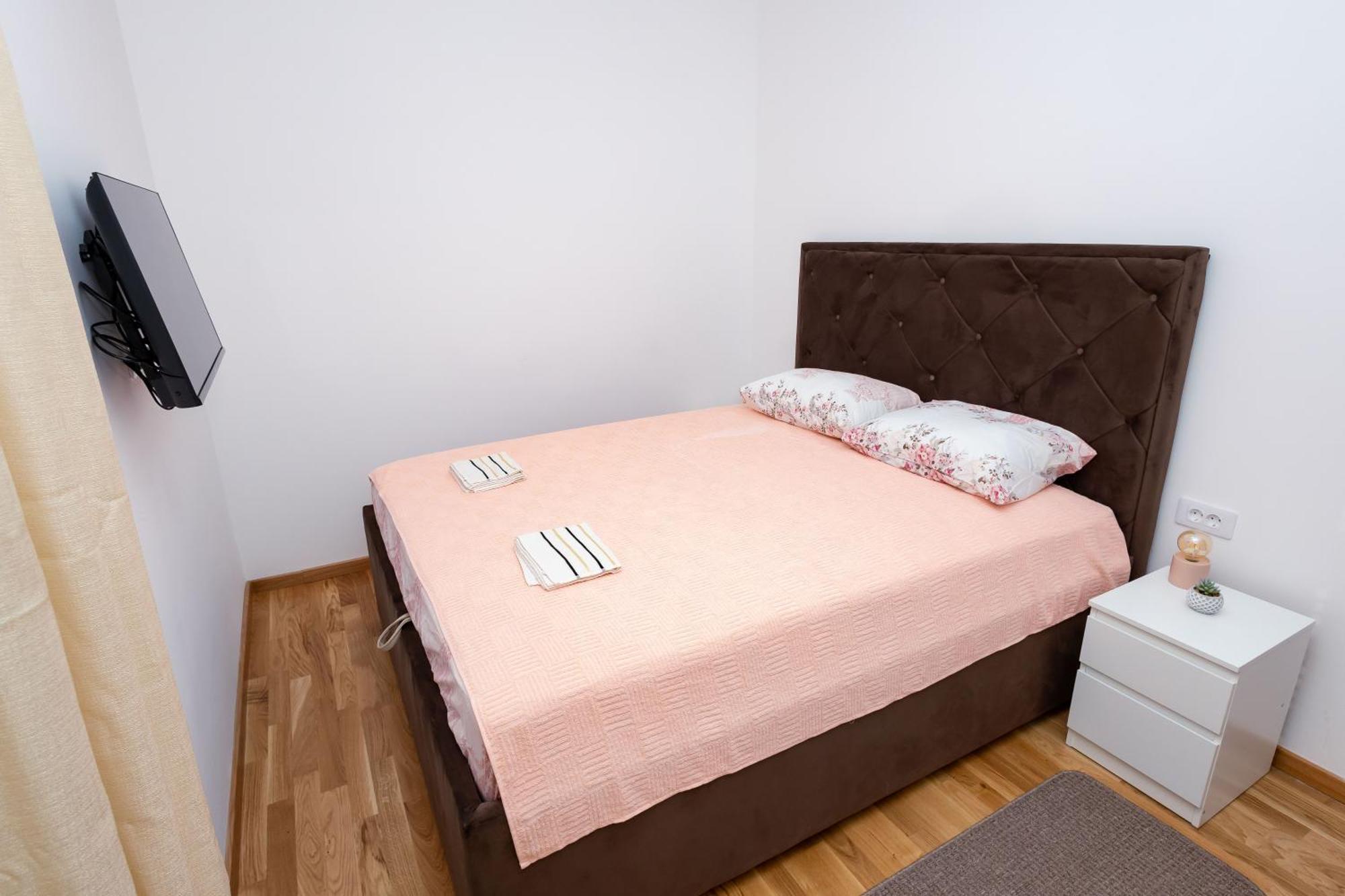 Elegant Escape Podgorica Appartement Buitenkant foto