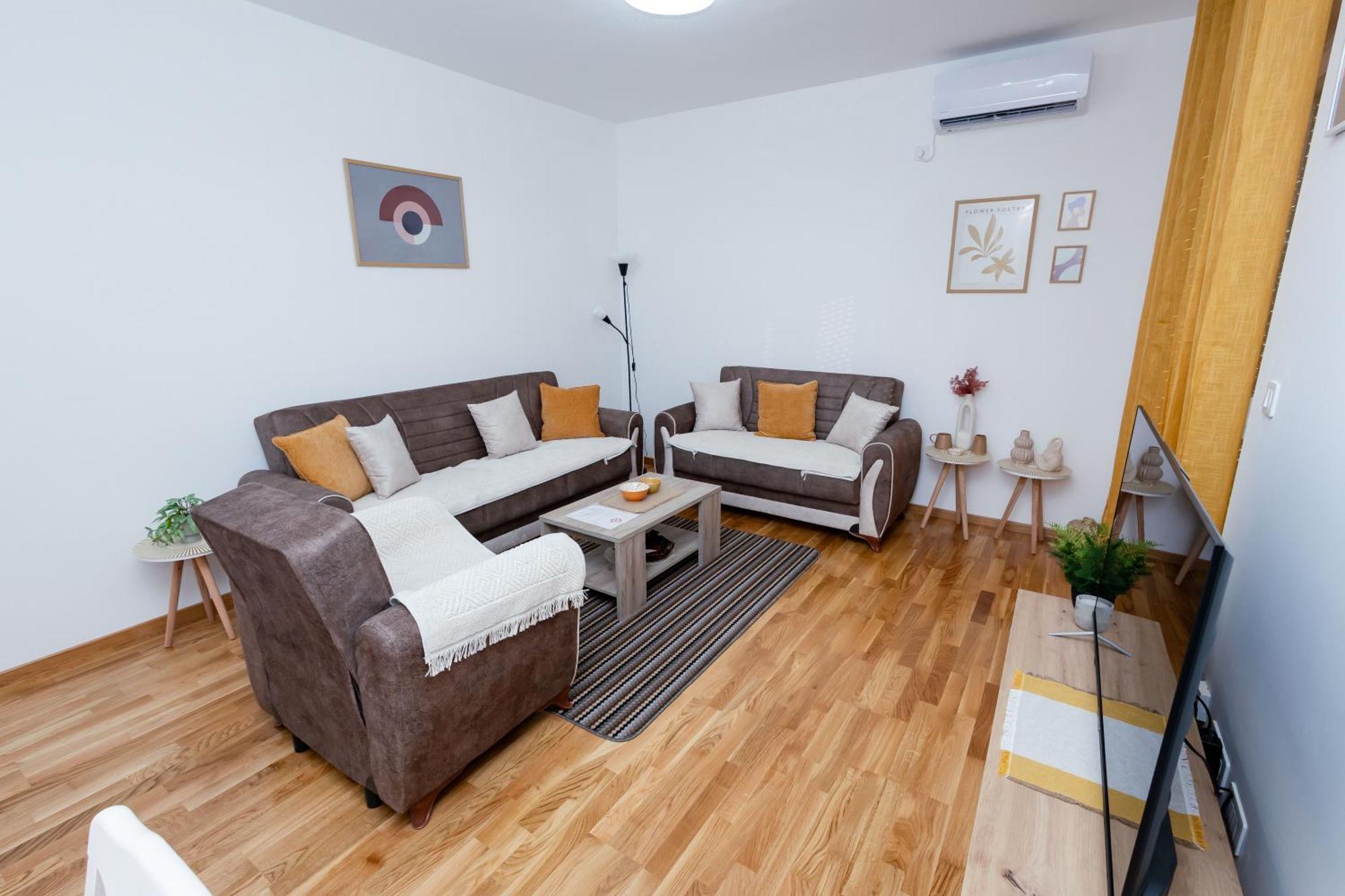 Elegant Escape Podgorica Appartement Buitenkant foto