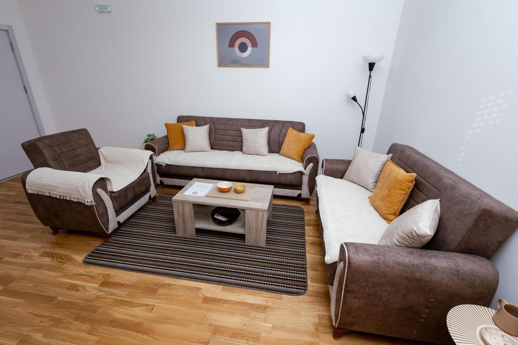 Elegant Escape Podgorica Appartement Buitenkant foto