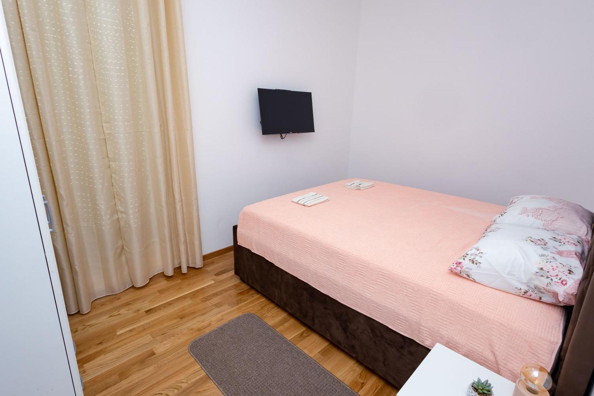 Elegant Escape Podgorica Appartement Buitenkant foto