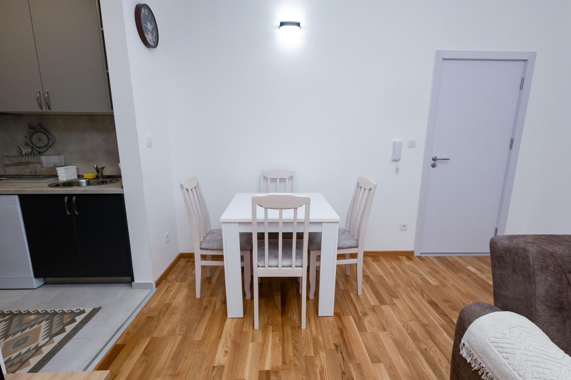 Elegant Escape Podgorica Appartement Buitenkant foto