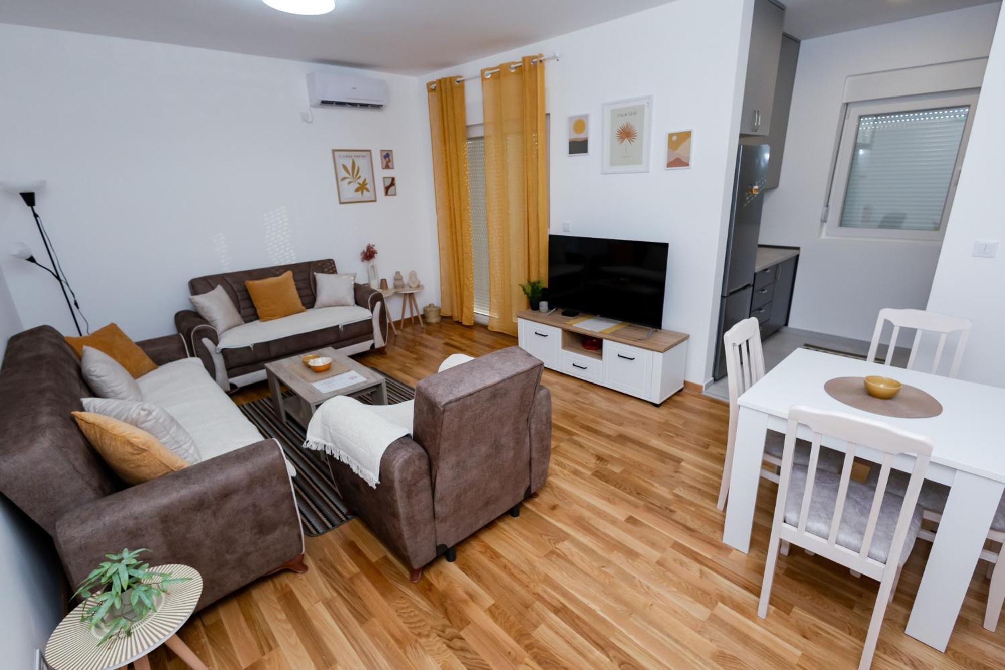 Elegant Escape Podgorica Appartement Buitenkant foto