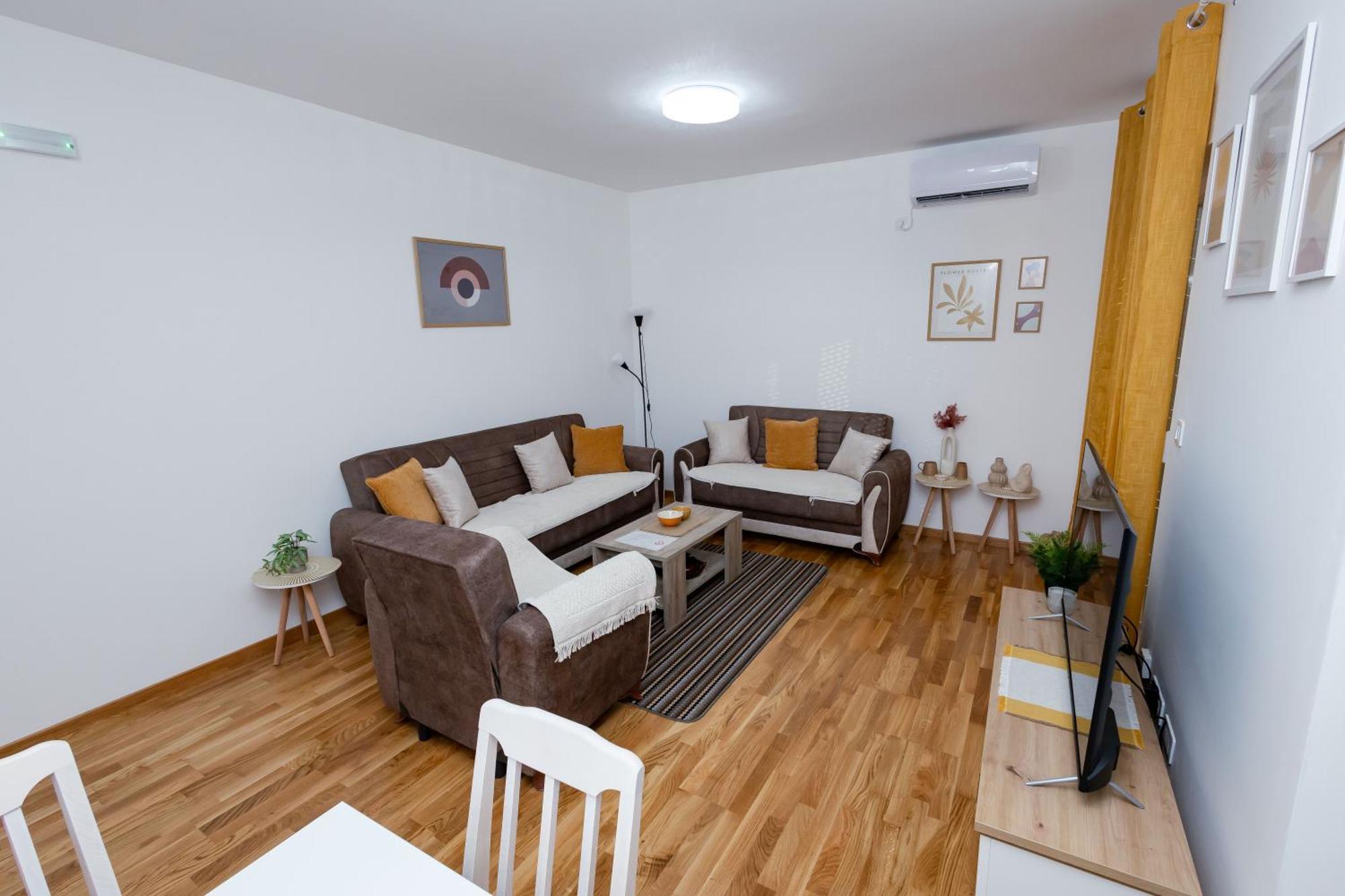 Elegant Escape Podgorica Appartement Buitenkant foto