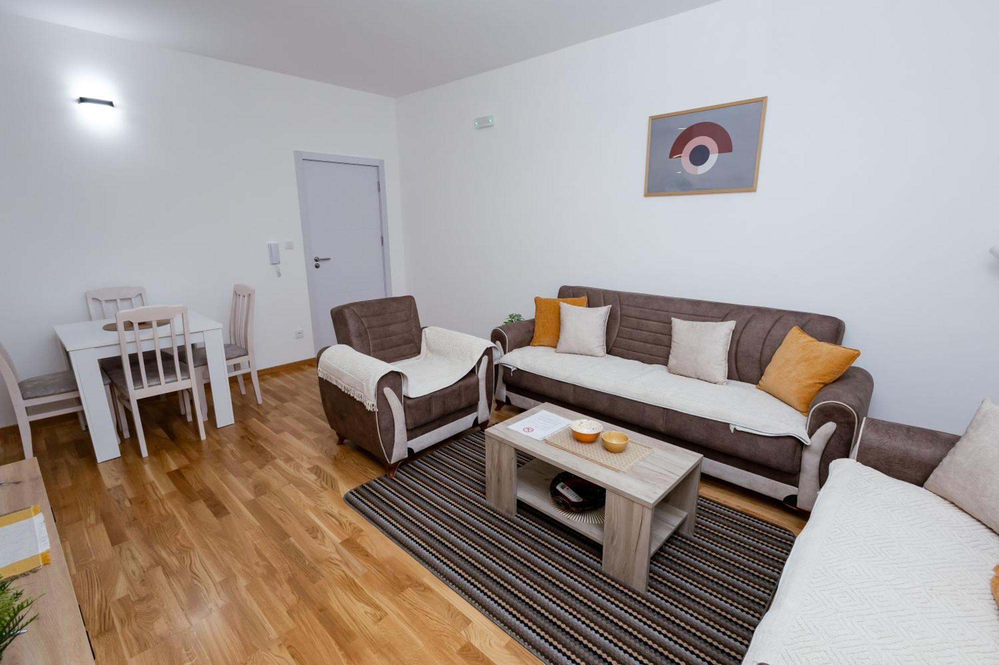 Elegant Escape Podgorica Appartement Buitenkant foto